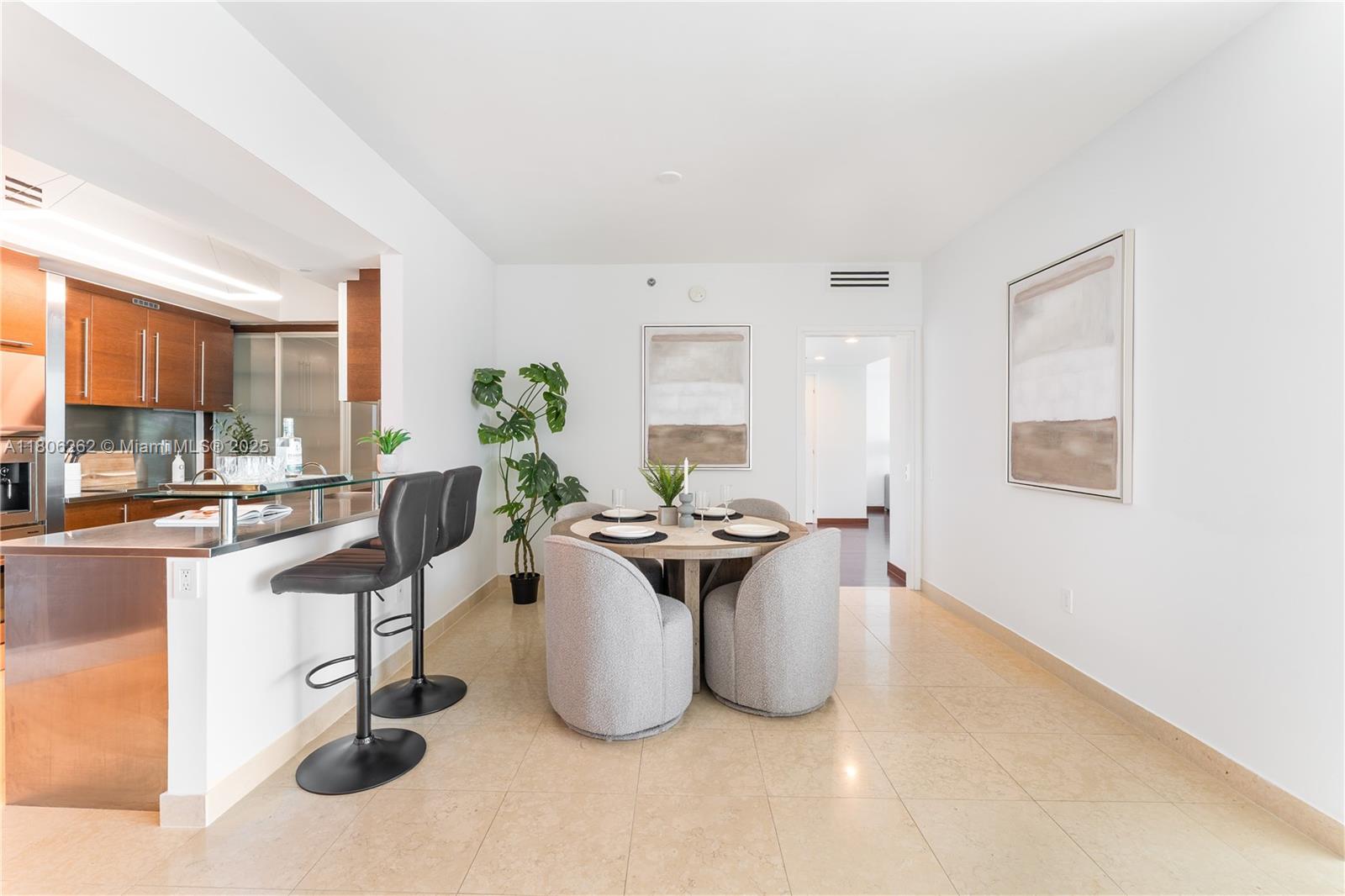 ICON CONDO - Residential