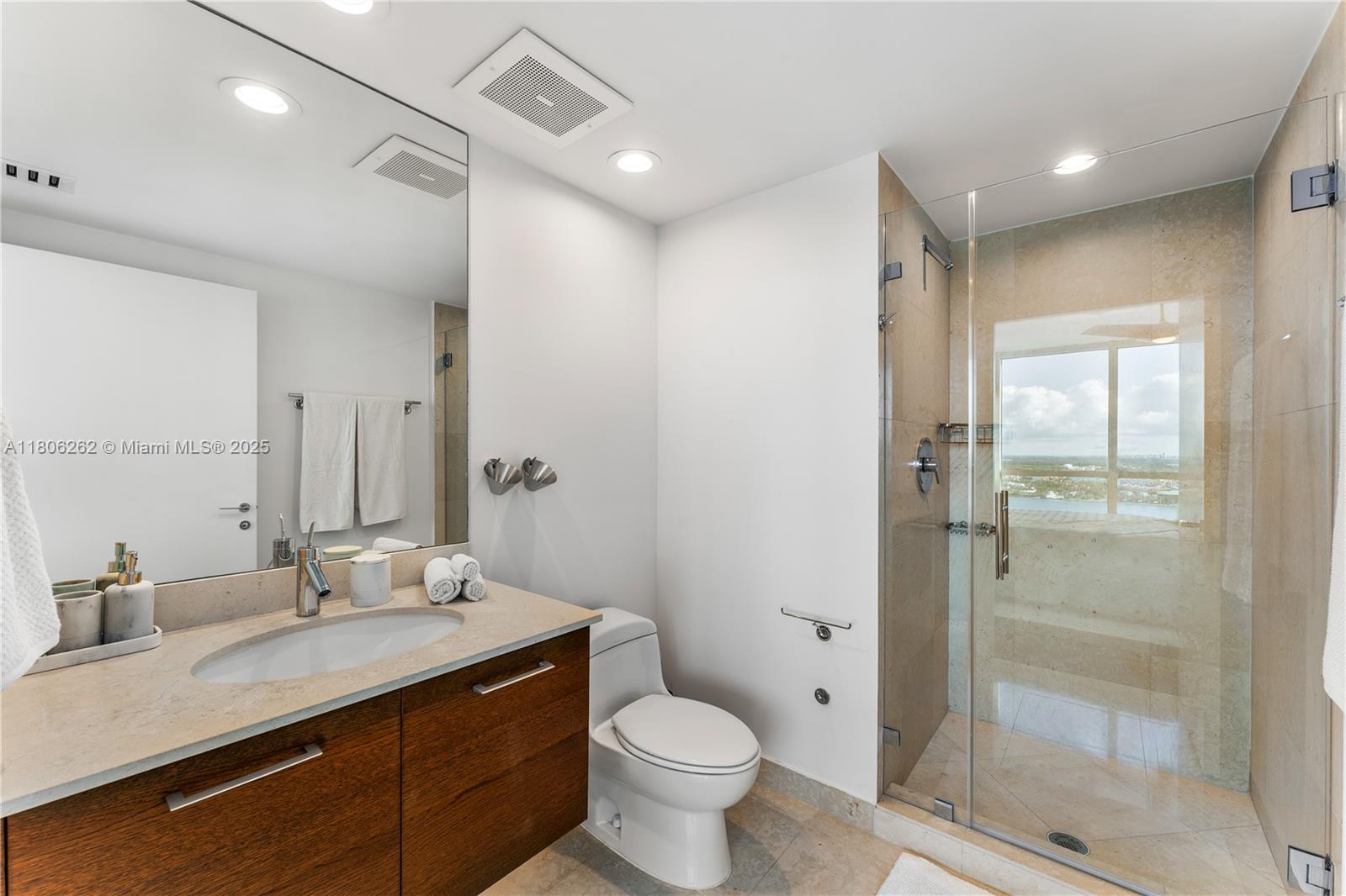 ICON CONDO - Residential