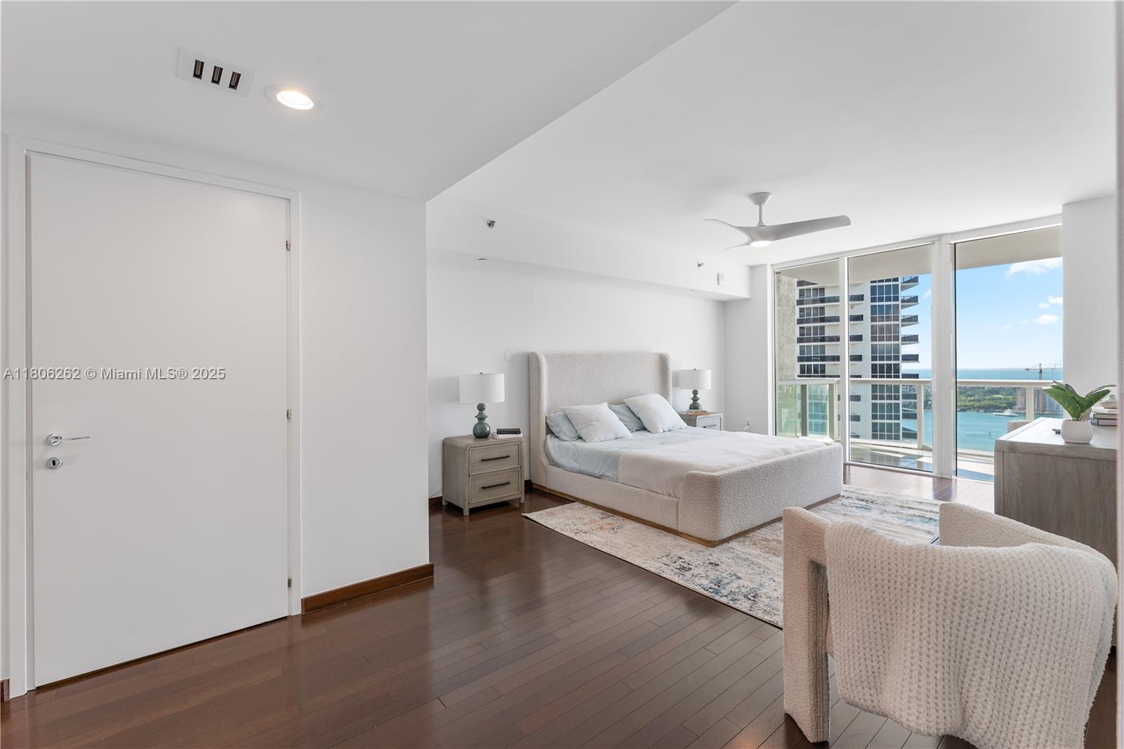 ICON CONDO - Residential