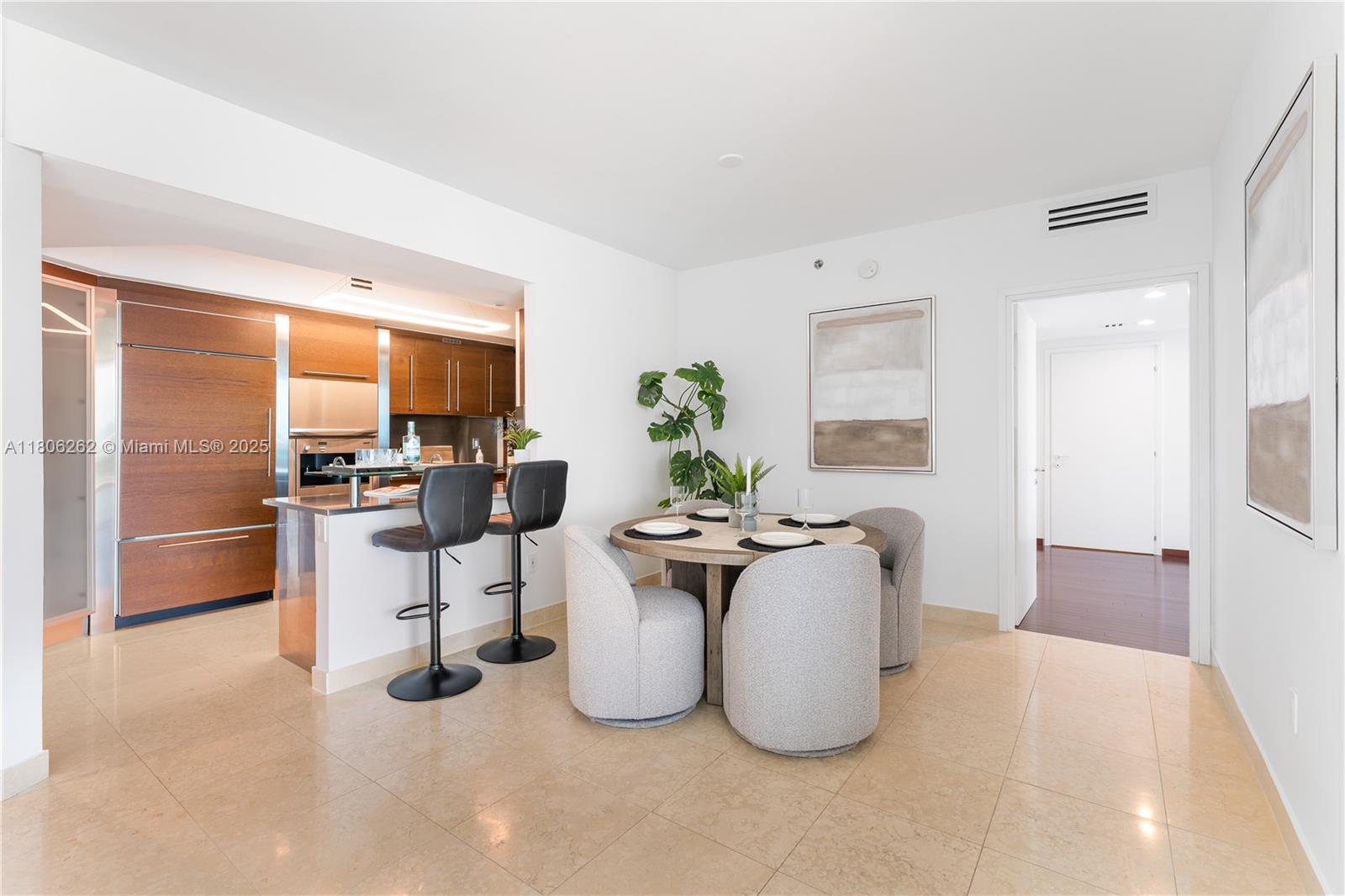 ICON CONDO - Residential