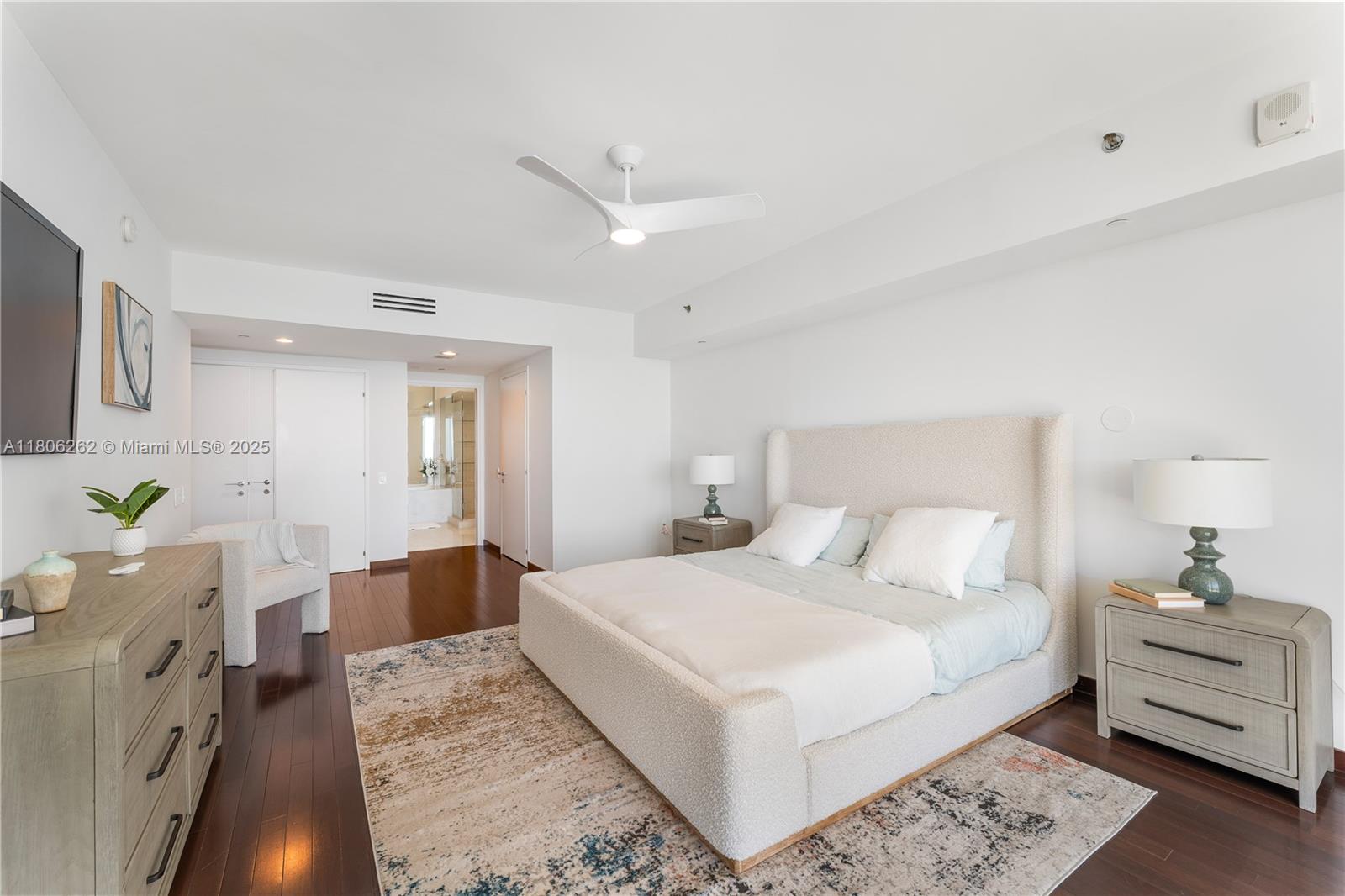 ICON CONDO - Residential