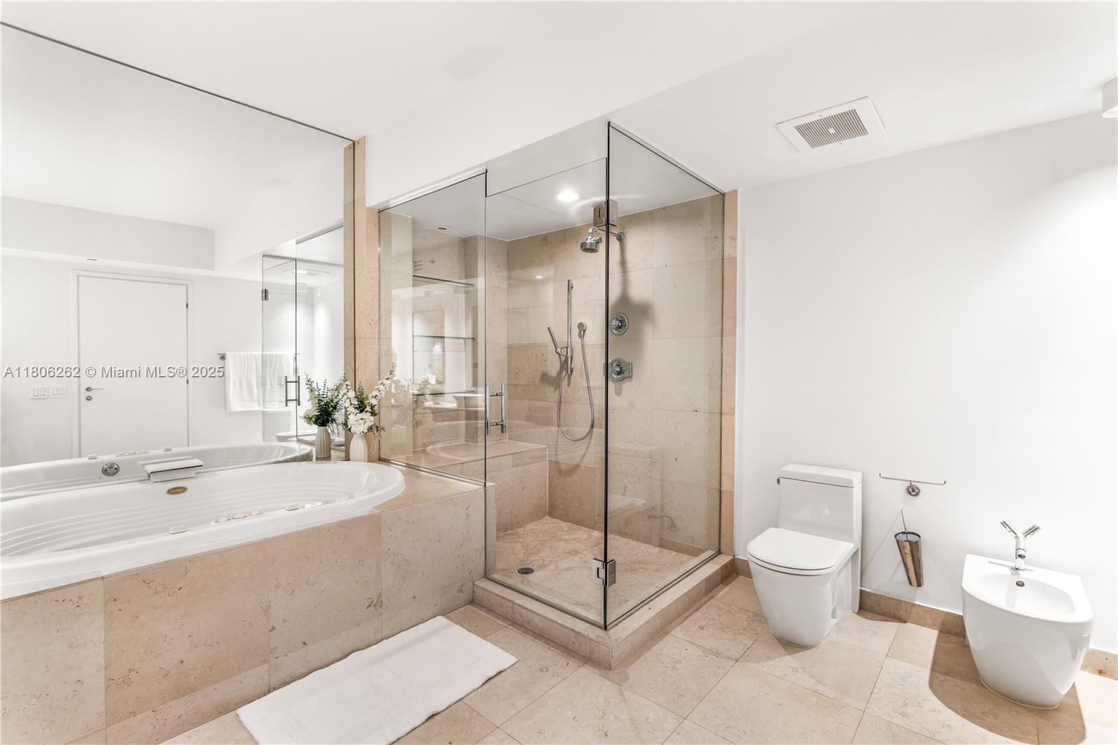 ICON CONDO - Residential