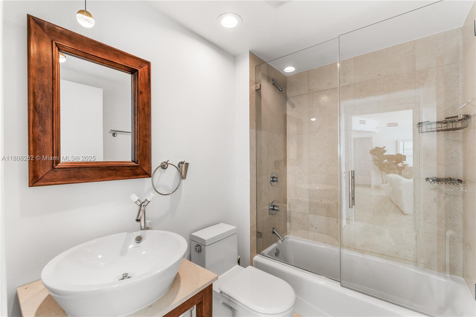 ICON CONDO - Residential