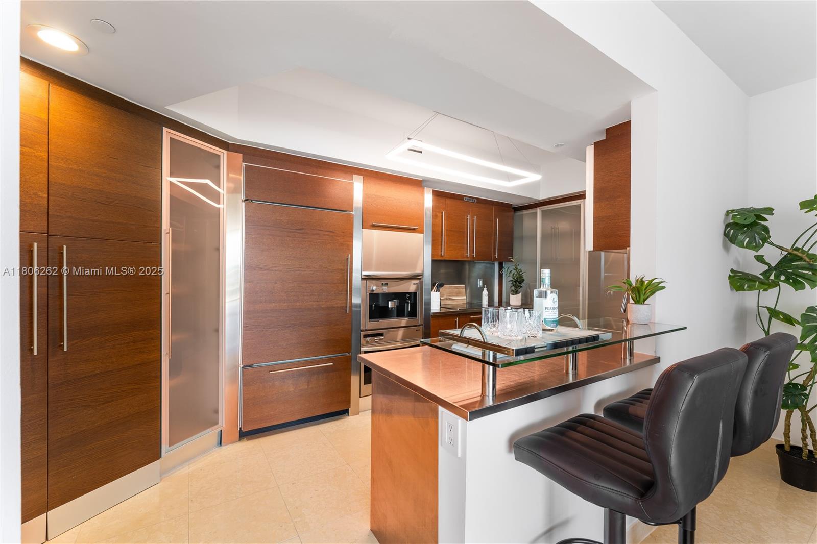 ICON CONDO - Residential