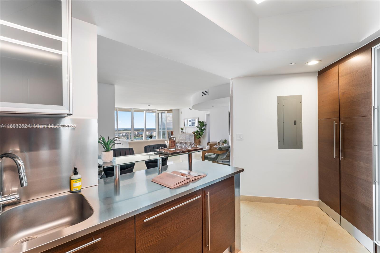 ICON CONDO - Residential