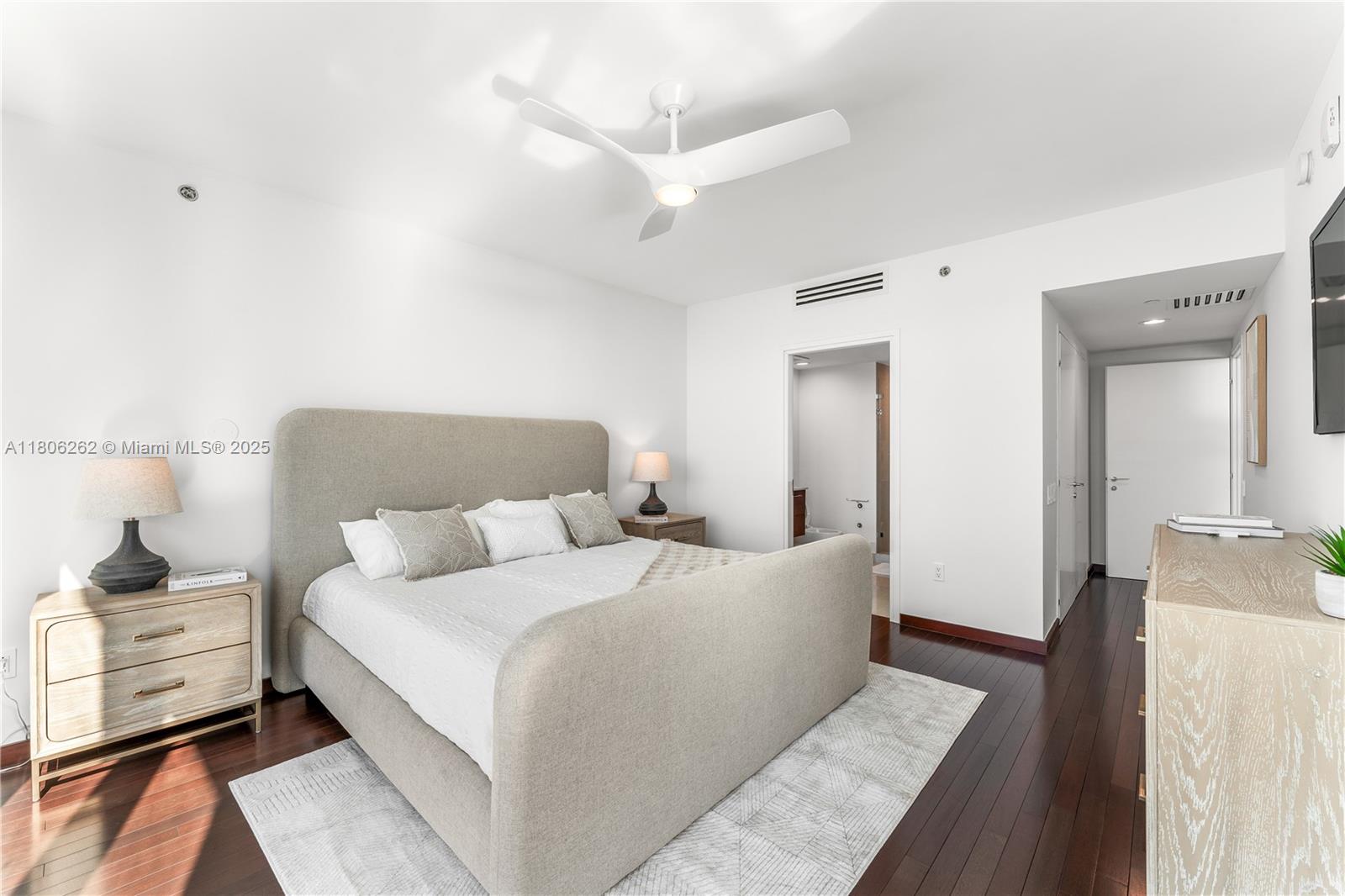 ICON CONDO - Residential