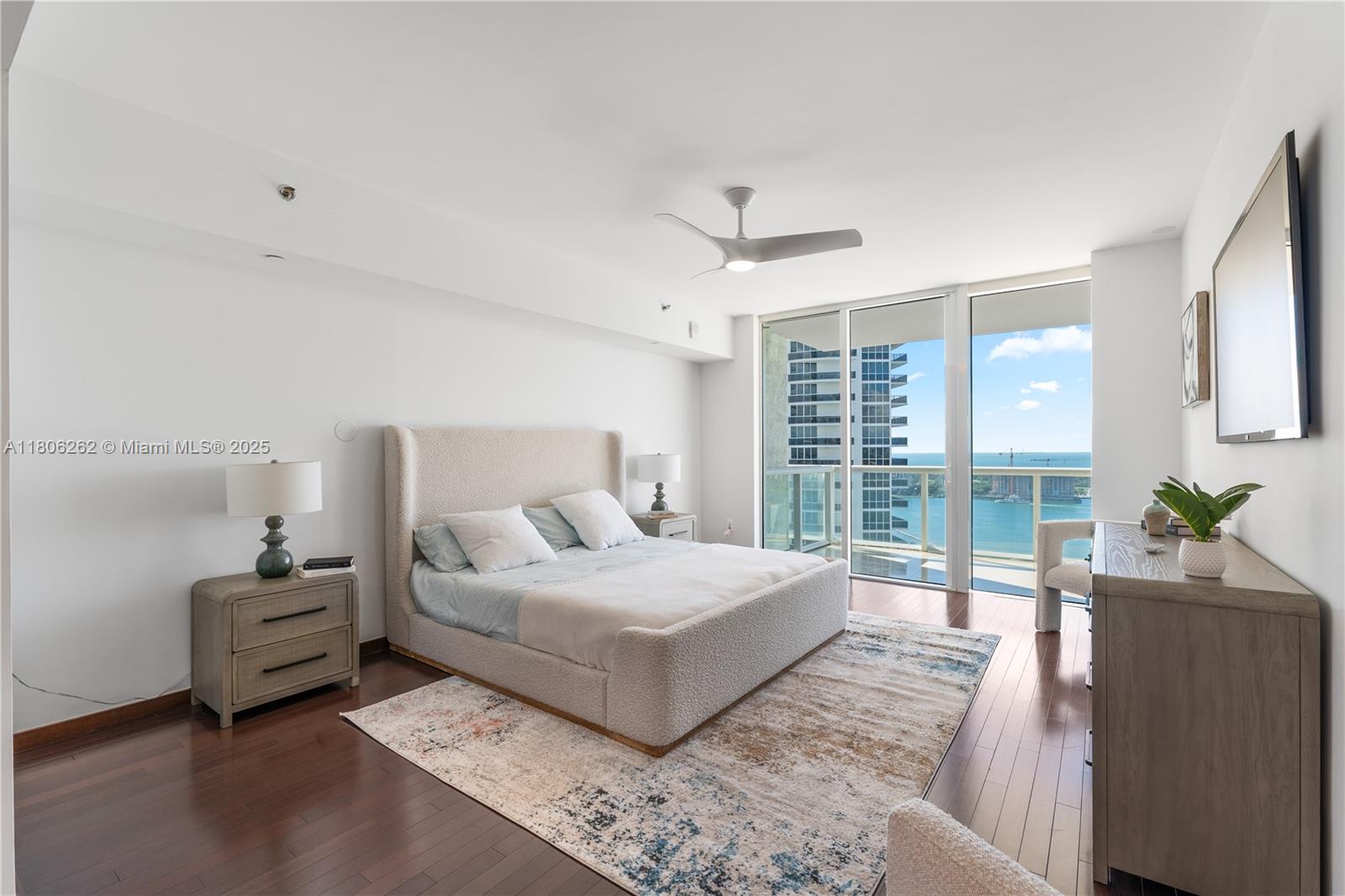 ICON CONDO - Residential