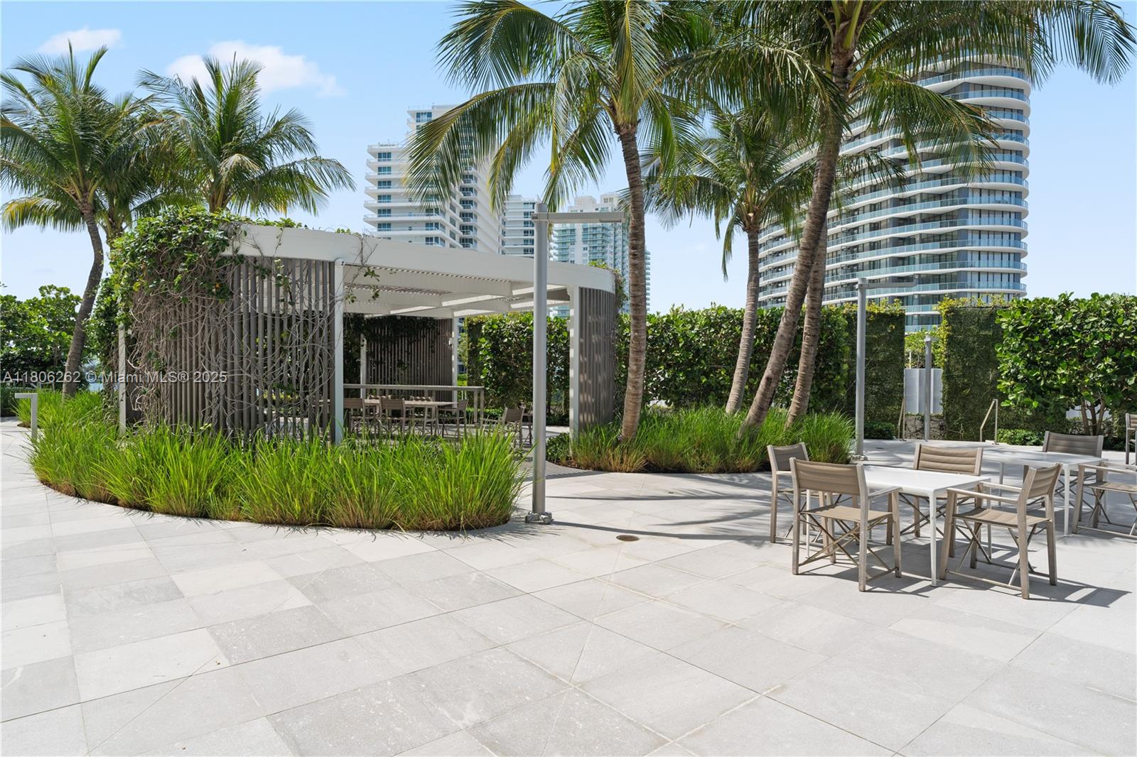 ICON CONDO - Residential