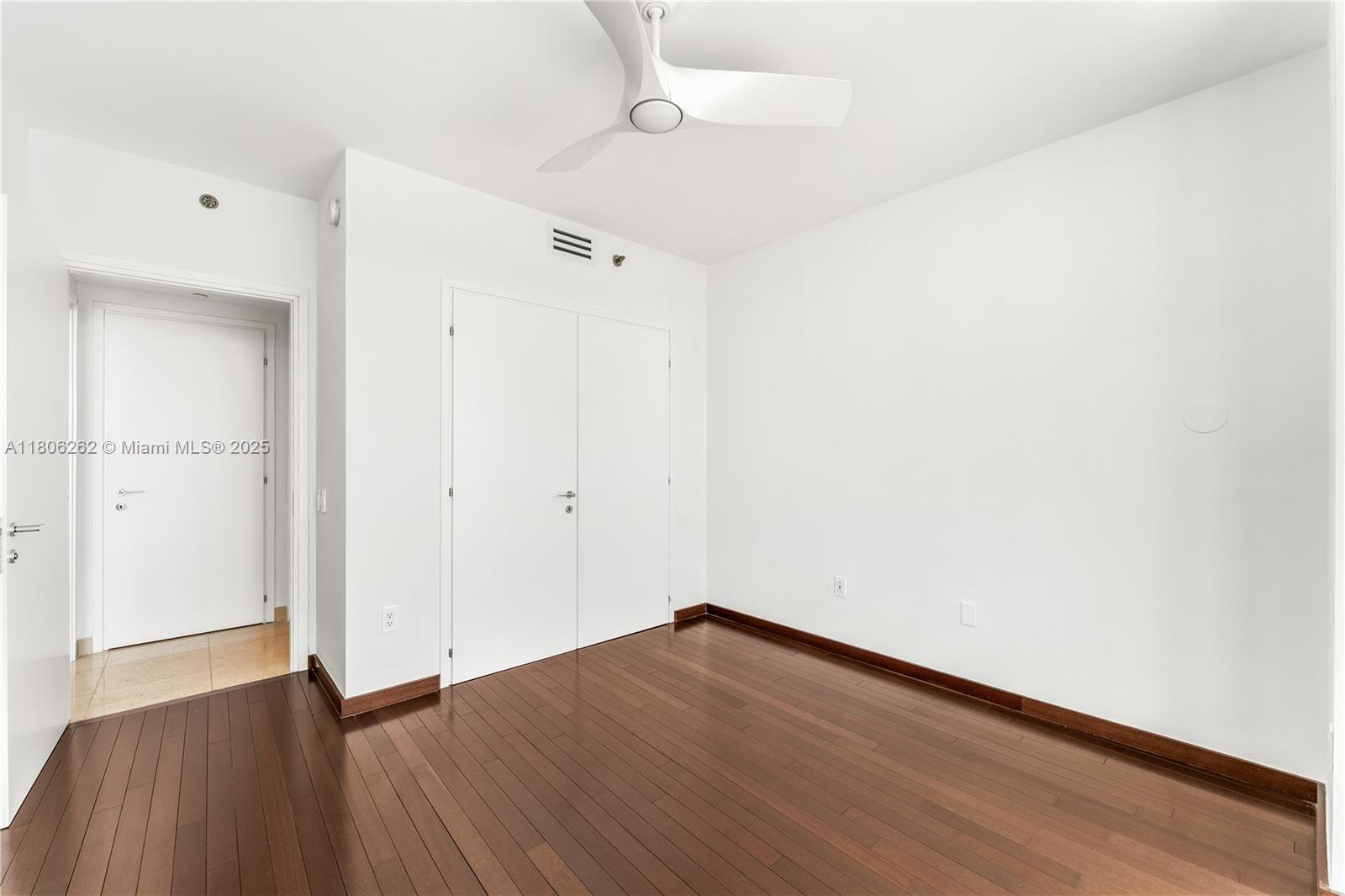 ICON CONDO - Residential