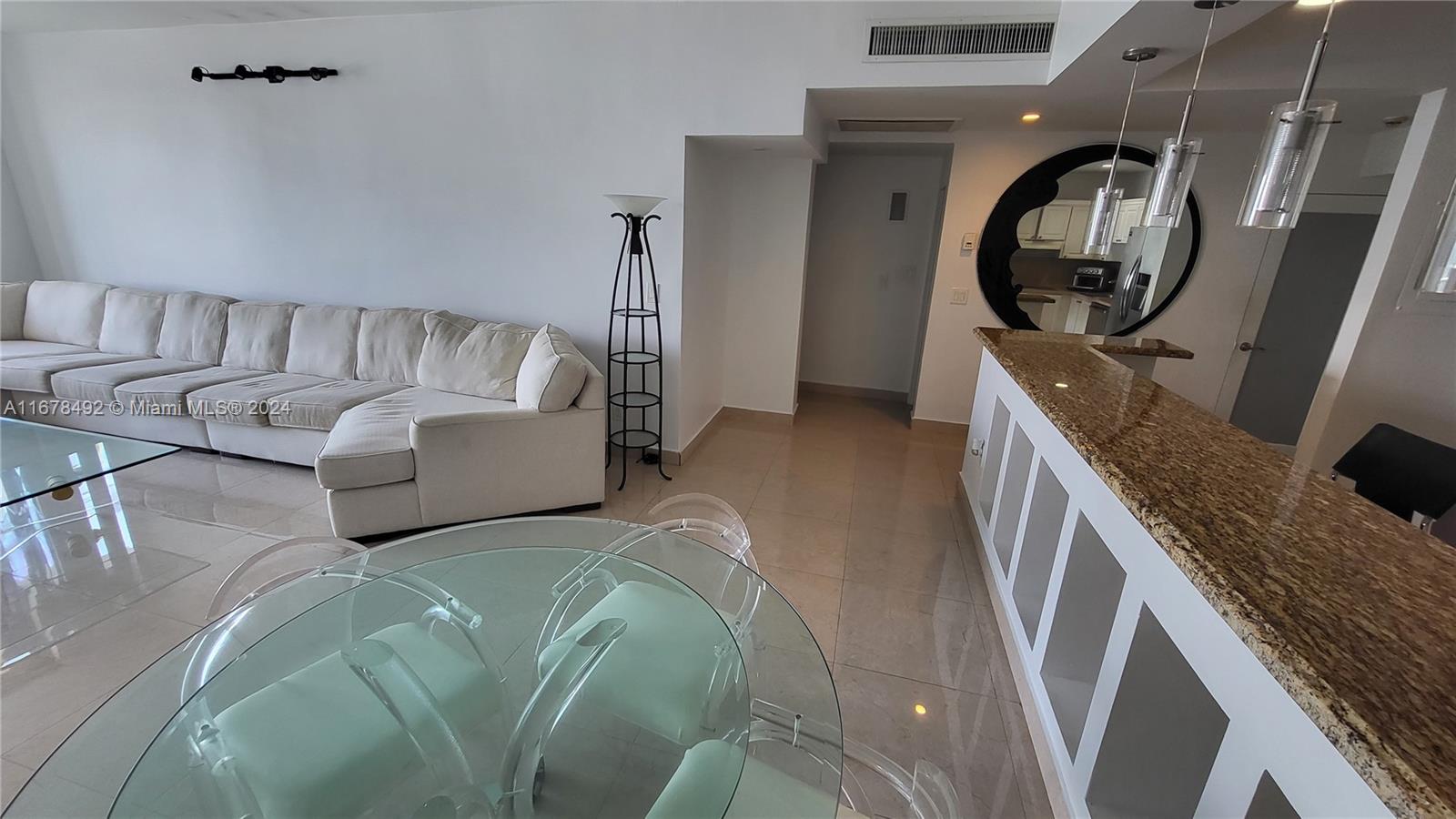 19390 Collins Ave PH-09