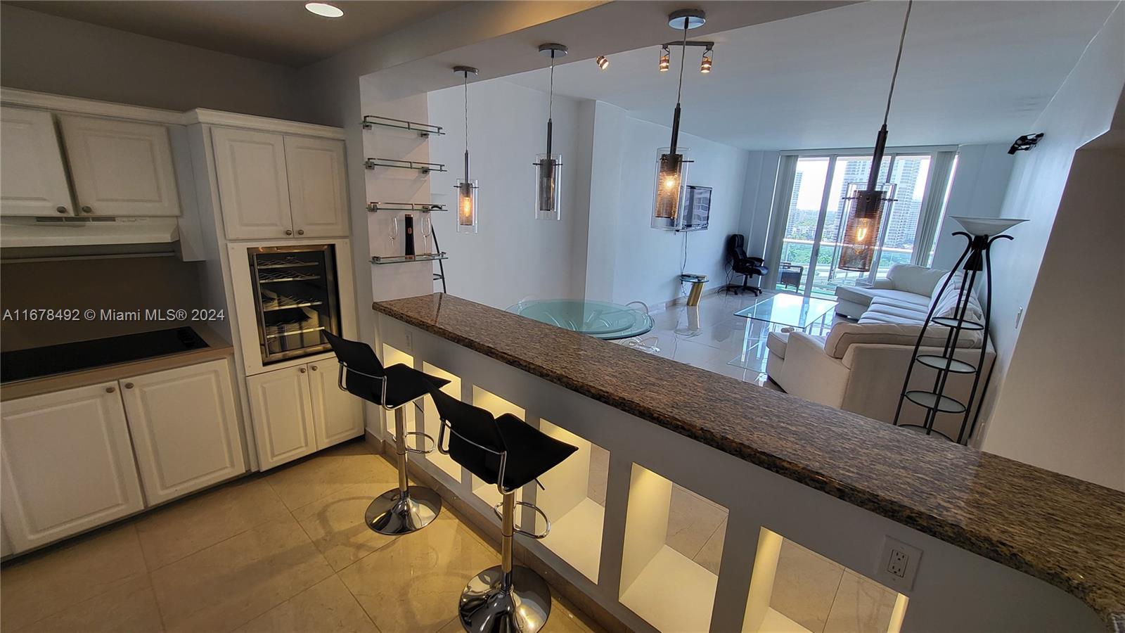 19390 Collins Ave PH-09