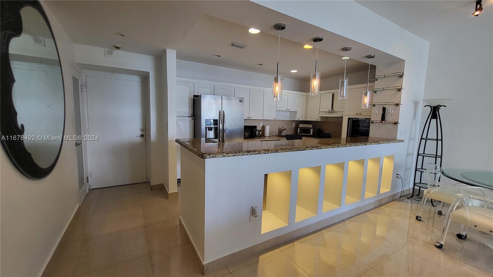 19390 Collins Ave PH-09