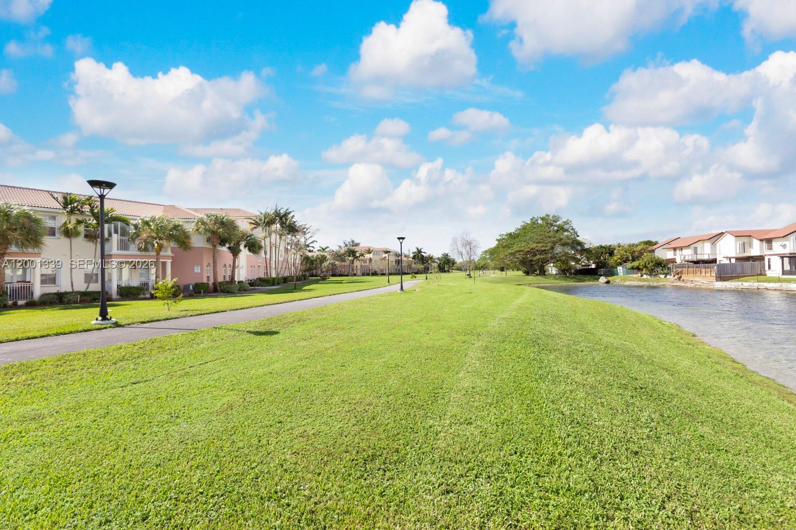 FONTAINBLEAU LAKES COURTY - Residential