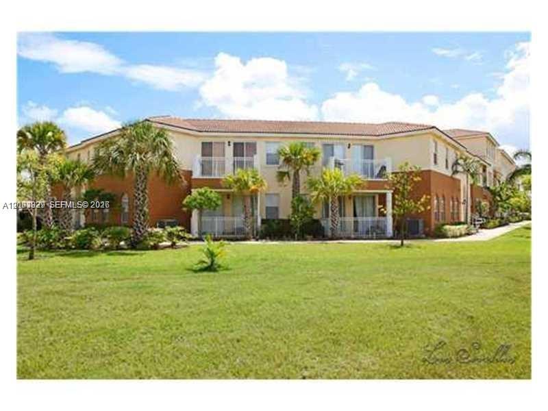 FONTAINBLEAU LAKES COURTY - Residential