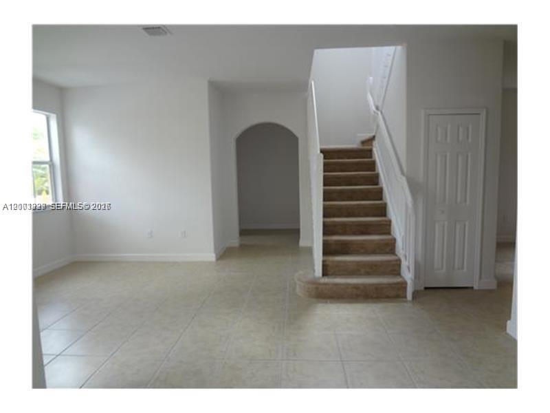 FONTAINBLEAU LAKES COURTY - Residential