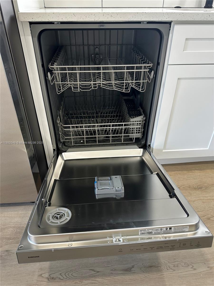 OAKRIDGE N CONDO - Residential