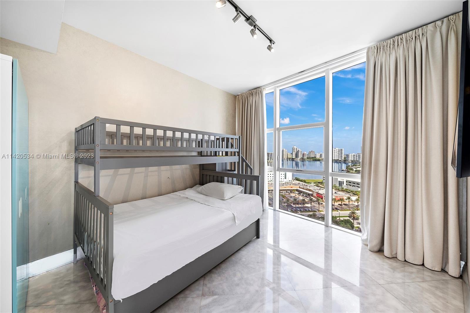 TRUMP PALACE CONDO - Residential