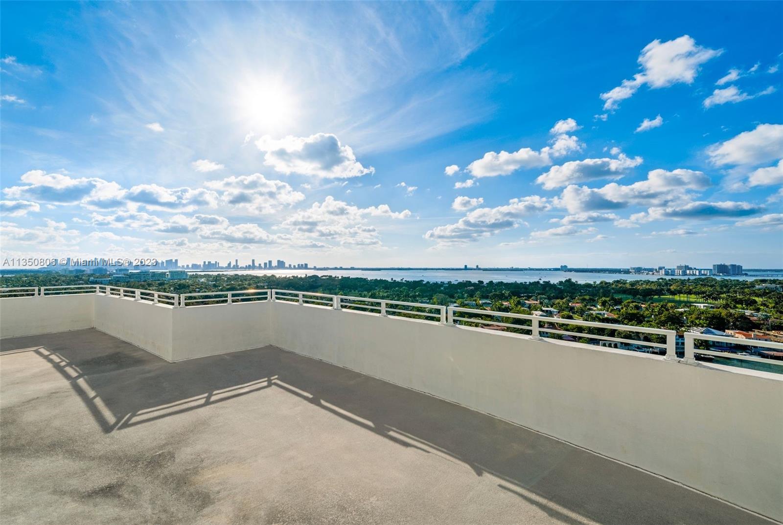 IMPERIAL HOUSE CONDO - Residential