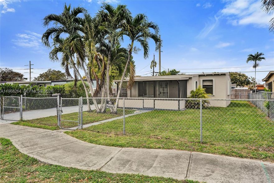 Beautifully updated 2-bedroom, 1-bathroom home featuring renovated flooring throughout and a modernized bathroom. Move-in ready and perfect for homeowners or investors. Easy to show.