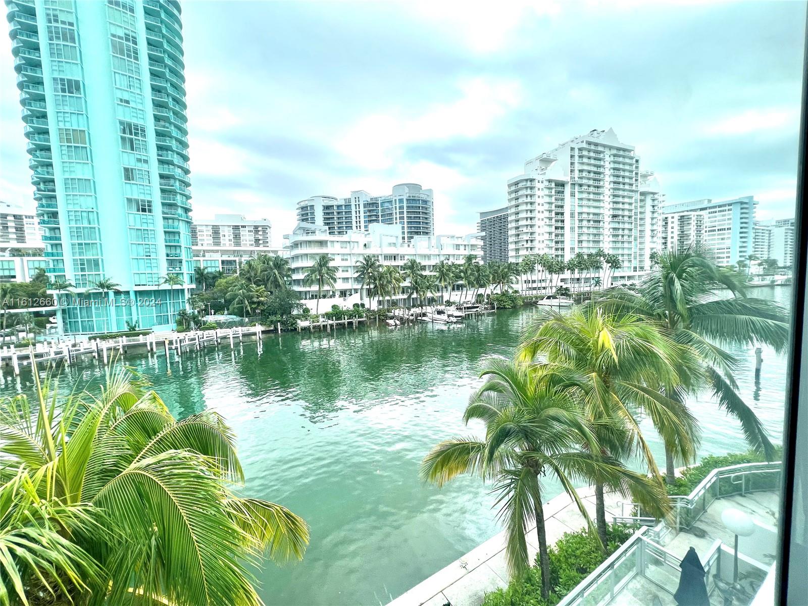 6101 Aqua Ave 303