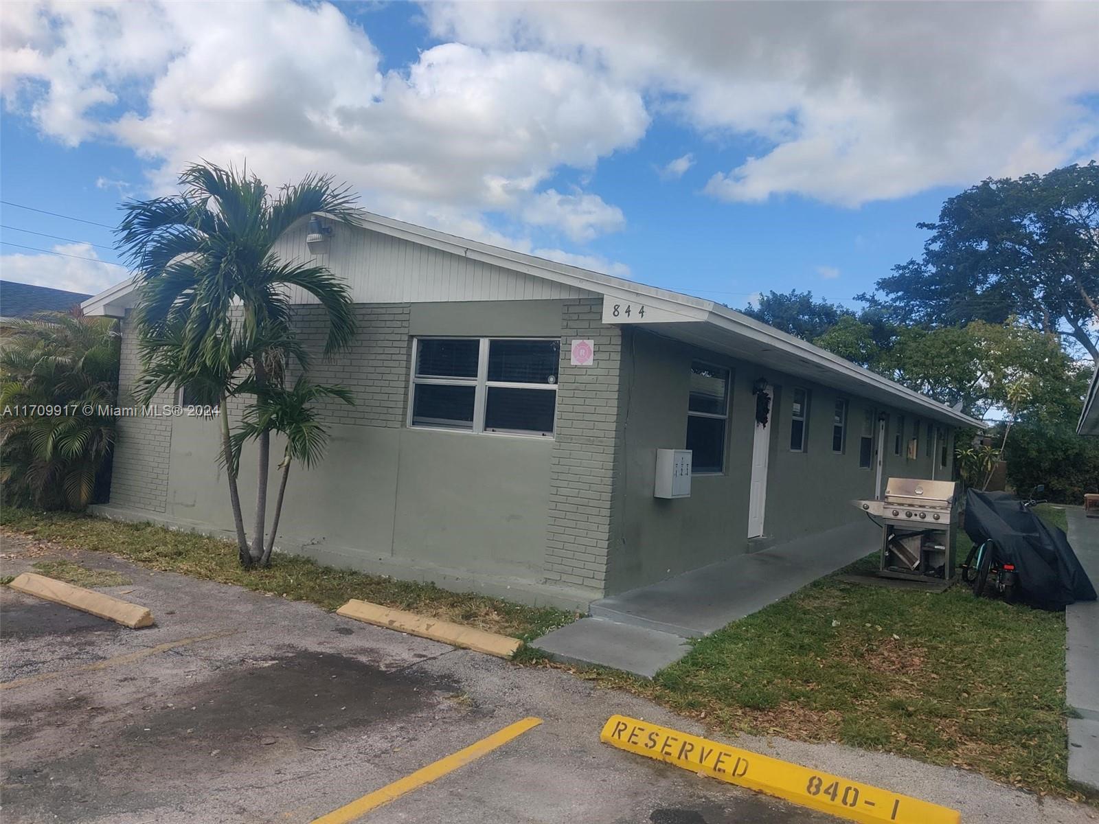 Rental Property at 844 Sw 10th St 3, Hallandale Beach, Broward County, Florida - Bedrooms: 2 
Bathrooms: 1  - $1,850 MO.