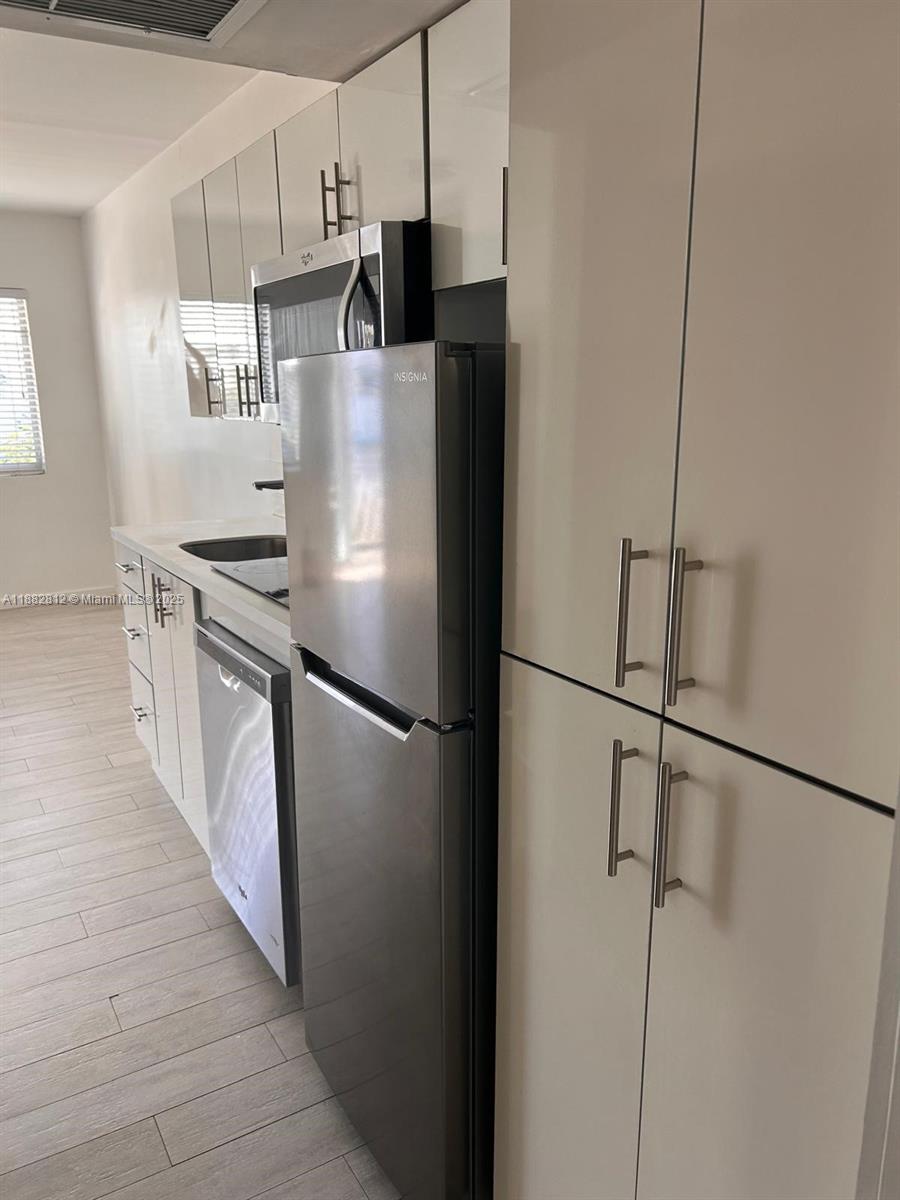 1601 Meridian Ave 202