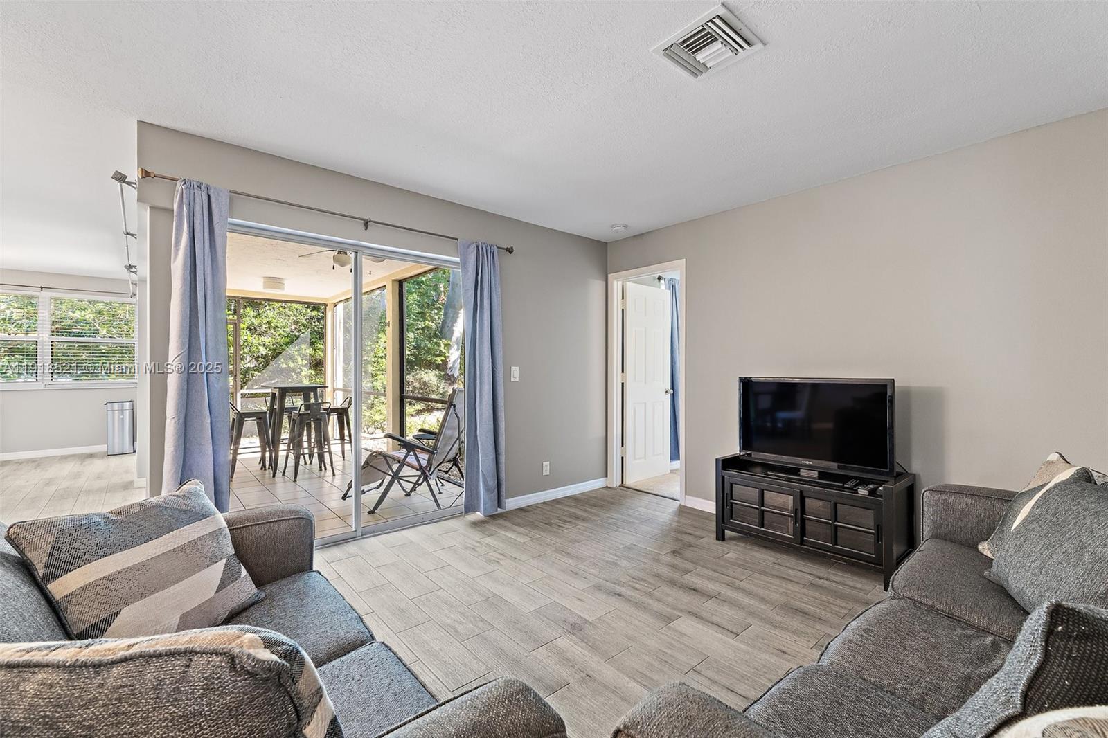 CLUBHOUSE COURT CONDO - Residential