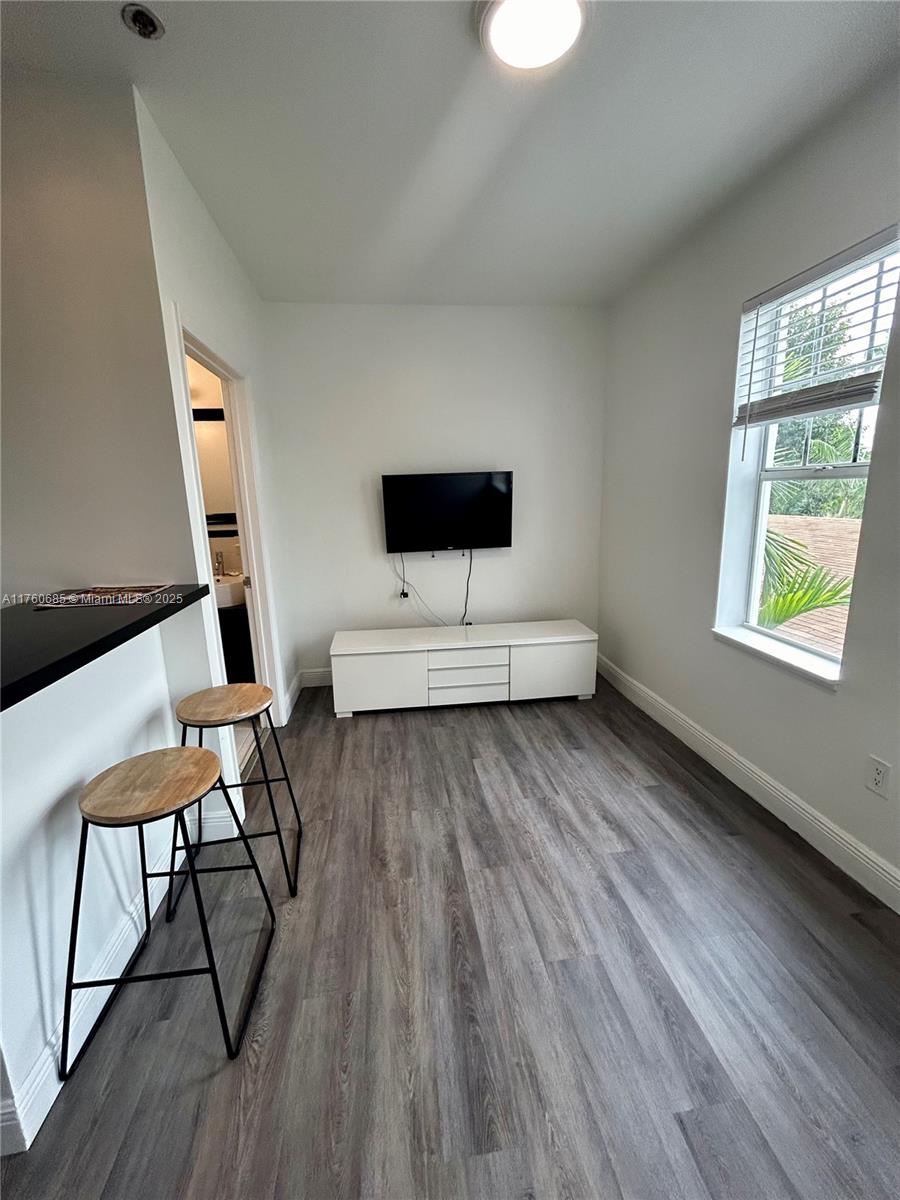 DORANN CONDO - Residential