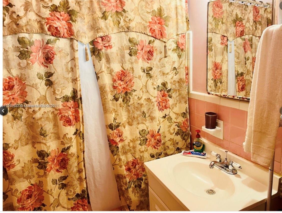 MEYERSON MANOR - Residential Income