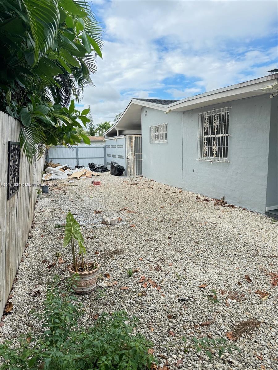 SOUTH CORAL HOMES SEC 1 - Residential Lease