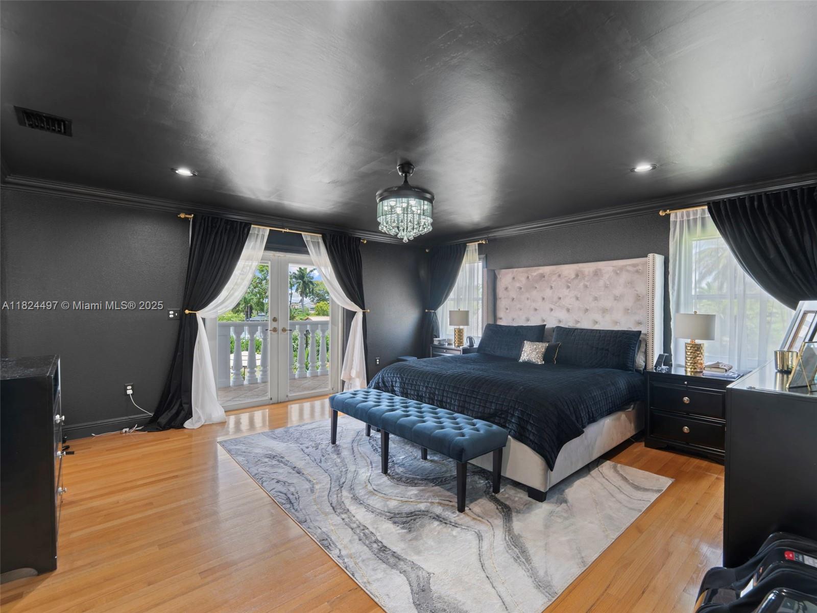 INTERNATIONAL GARDENS SEC - Residential