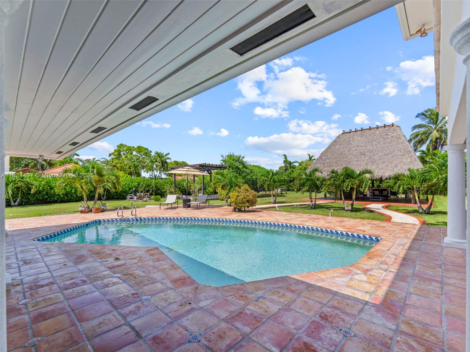 INTERNATIONAL GARDENS SEC - Residential