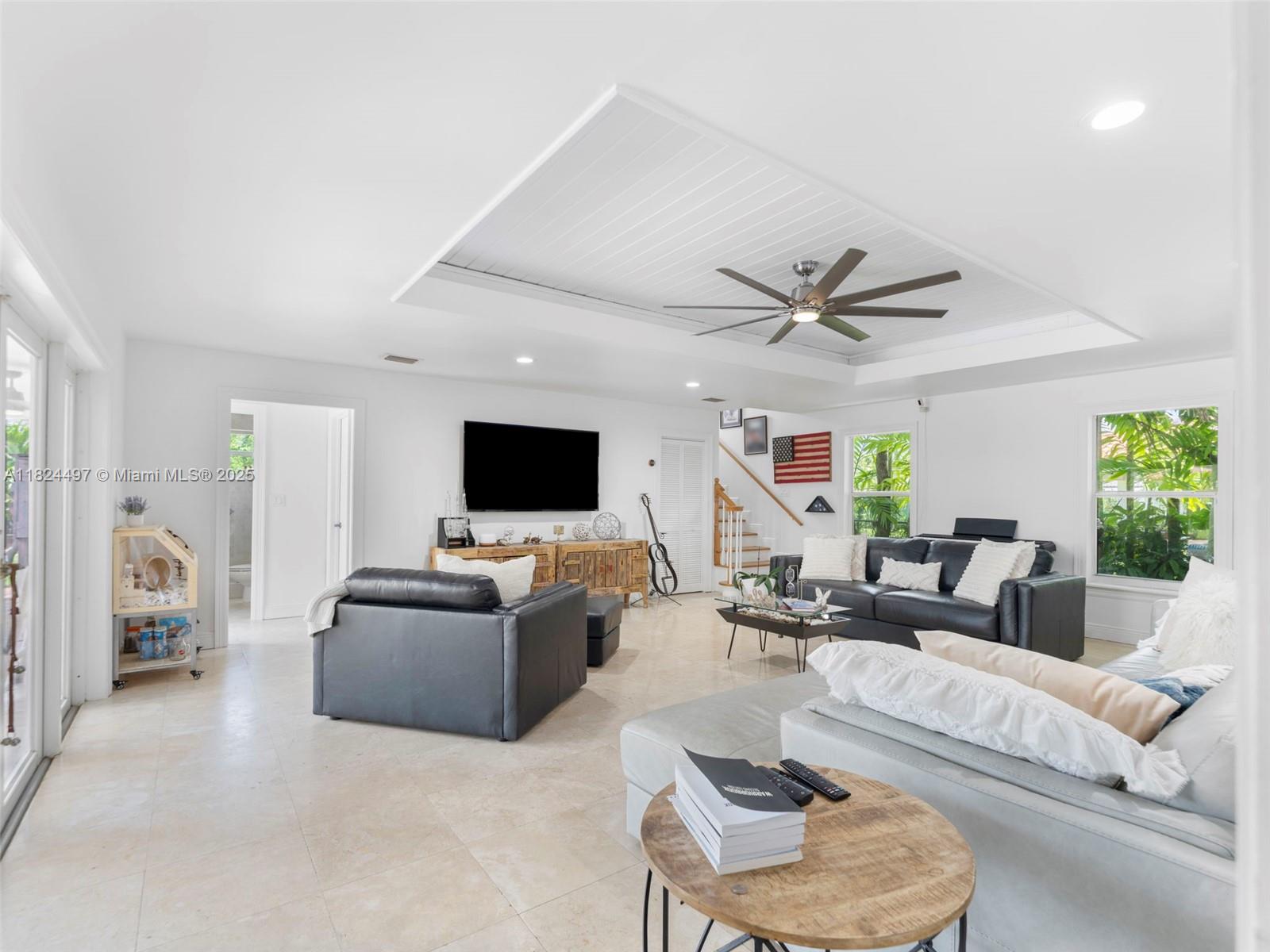 INTERNATIONAL GARDENS SEC - Residential