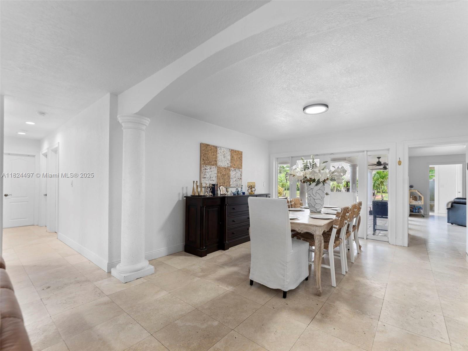 INTERNATIONAL GARDENS SEC - Residential