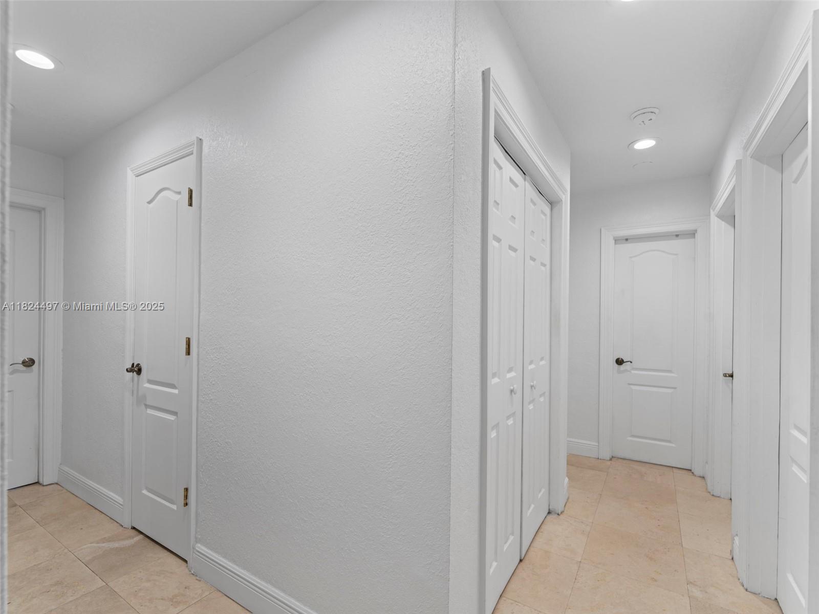 INTERNATIONAL GARDENS SEC - Residential