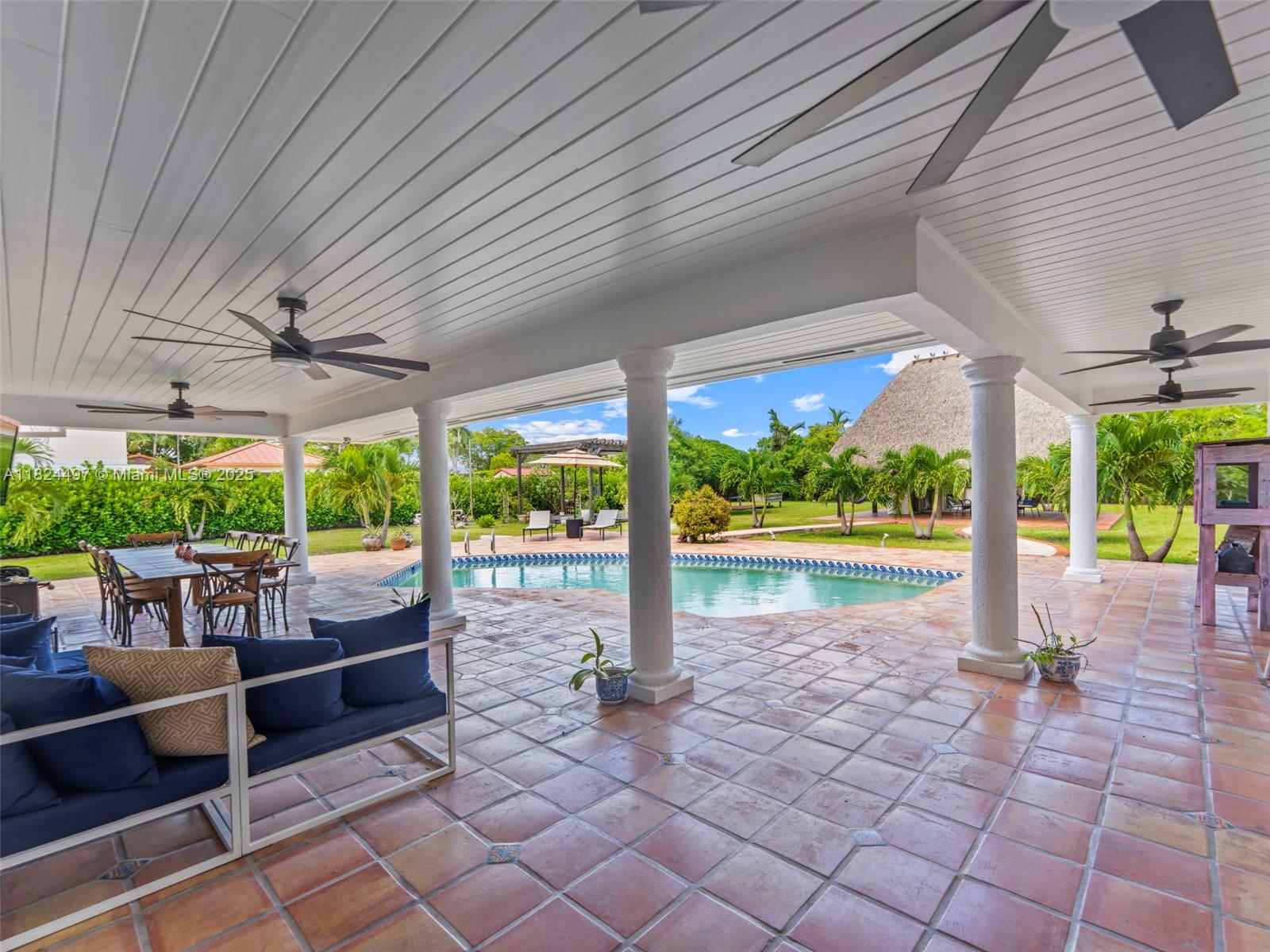 INTERNATIONAL GARDENS SEC - Residential