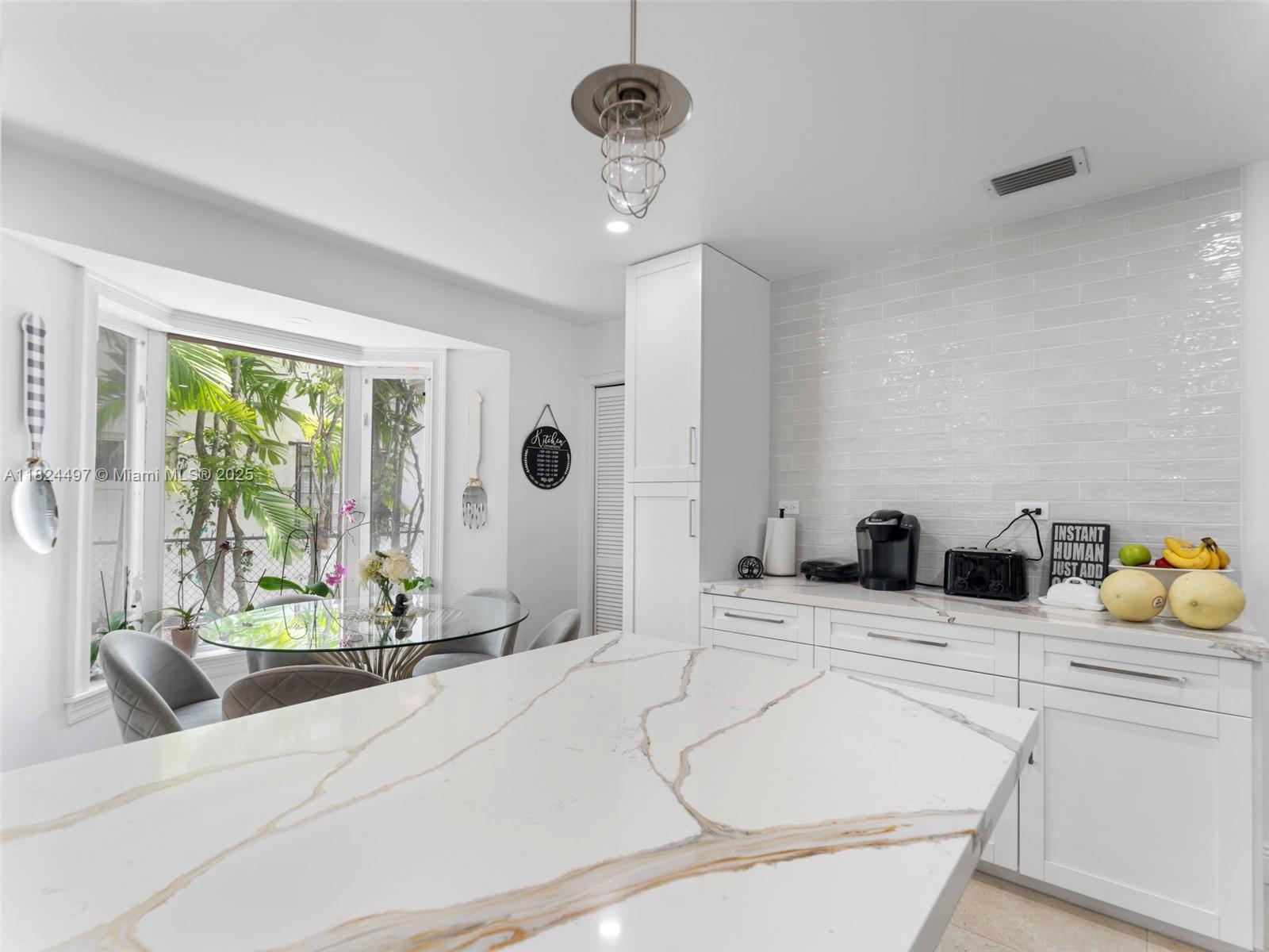 INTERNATIONAL GARDENS SEC - Residential