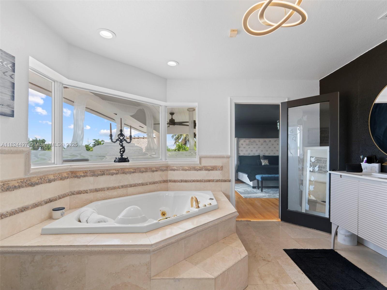 INTERNATIONAL GARDENS SEC - Residential