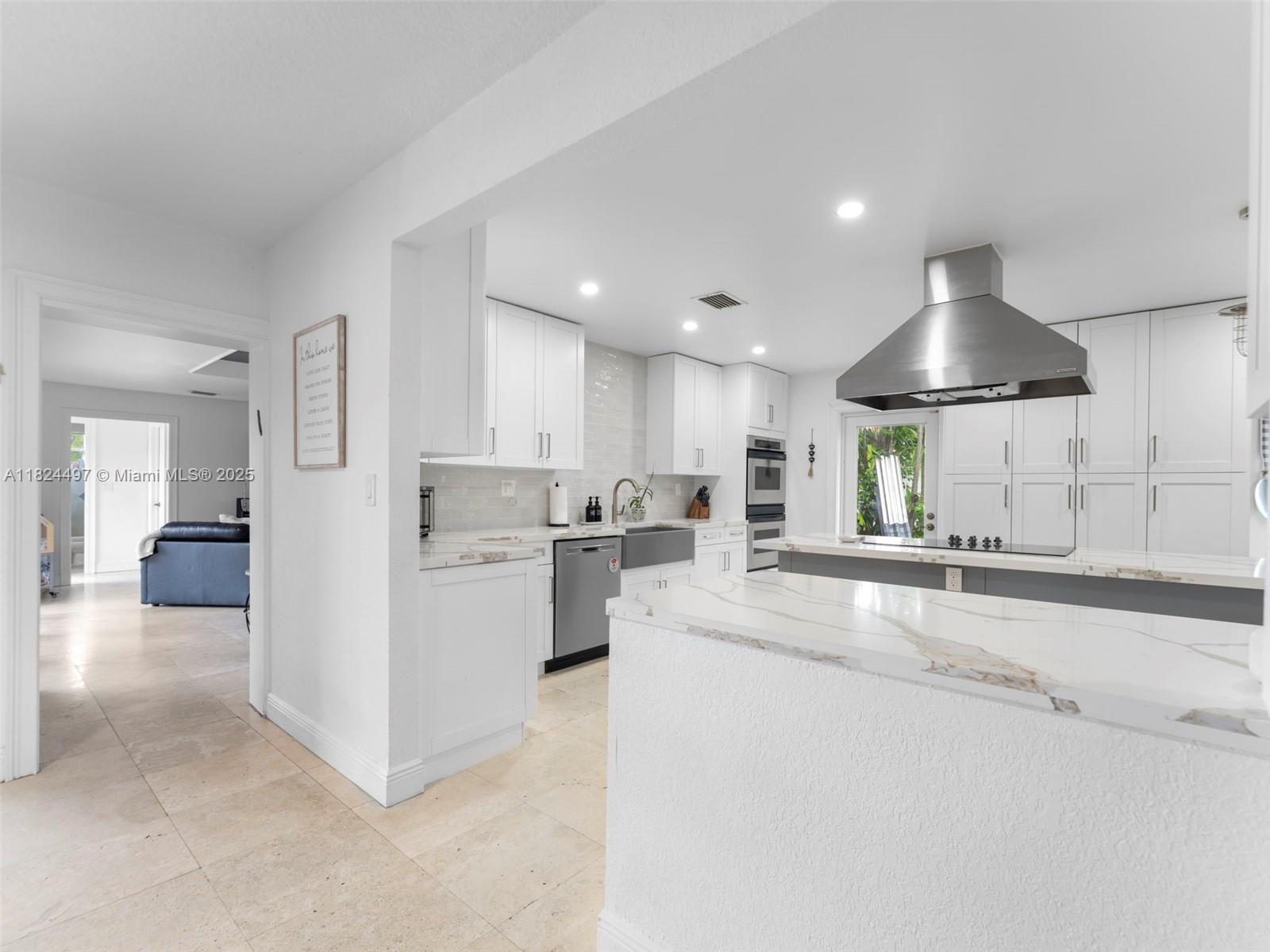 INTERNATIONAL GARDENS SEC - Residential