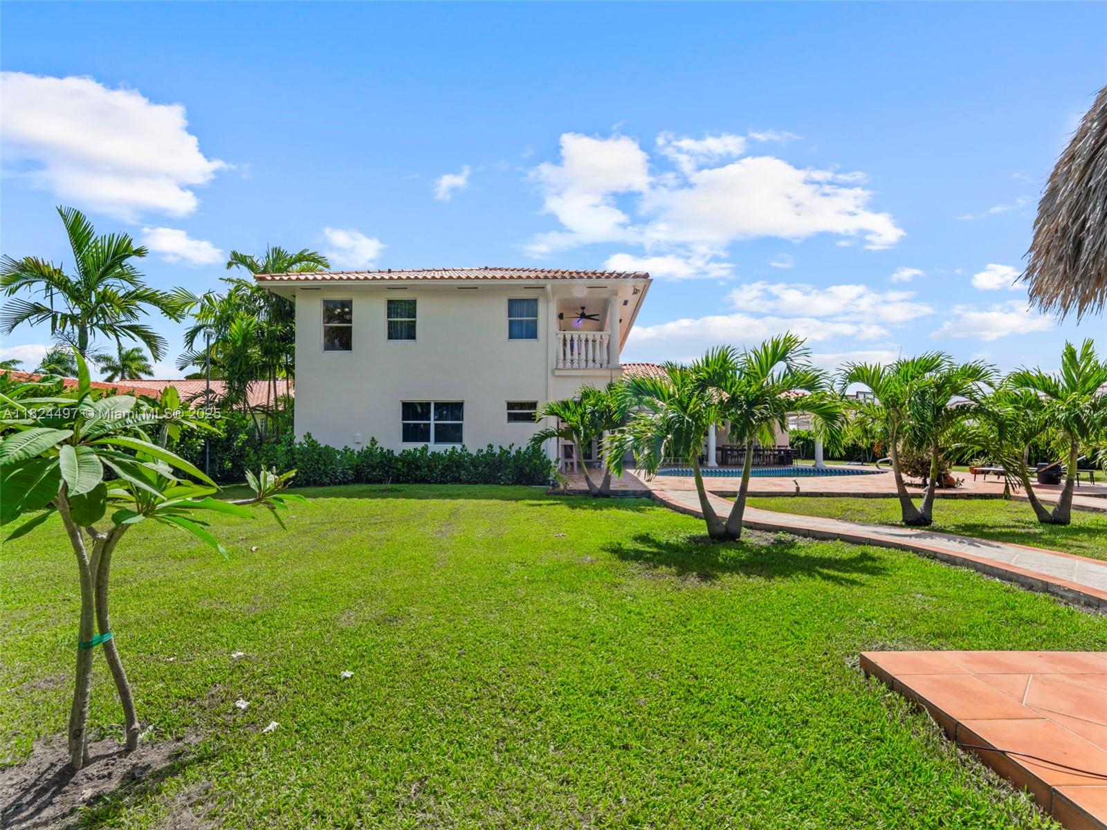 INTERNATIONAL GARDENS SEC - Residential