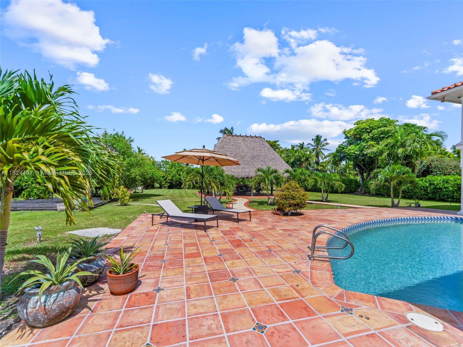 INTERNATIONAL GARDENS SEC - Residential