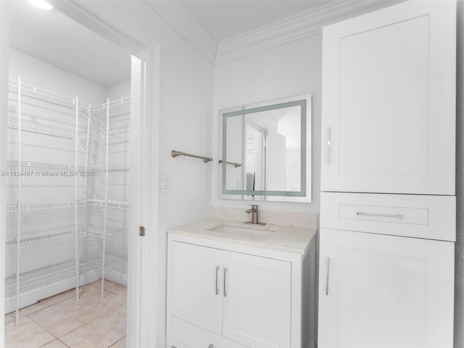 INTERNATIONAL GARDENS SEC - Residential