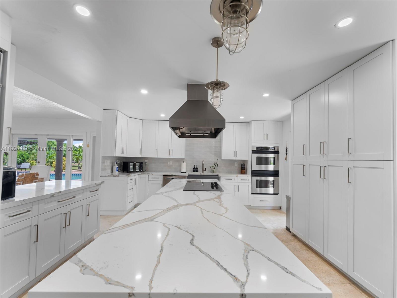 INTERNATIONAL GARDENS SEC - Residential