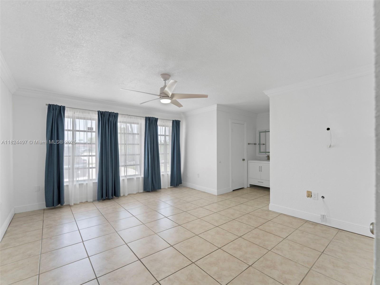 INTERNATIONAL GARDENS SEC - Residential