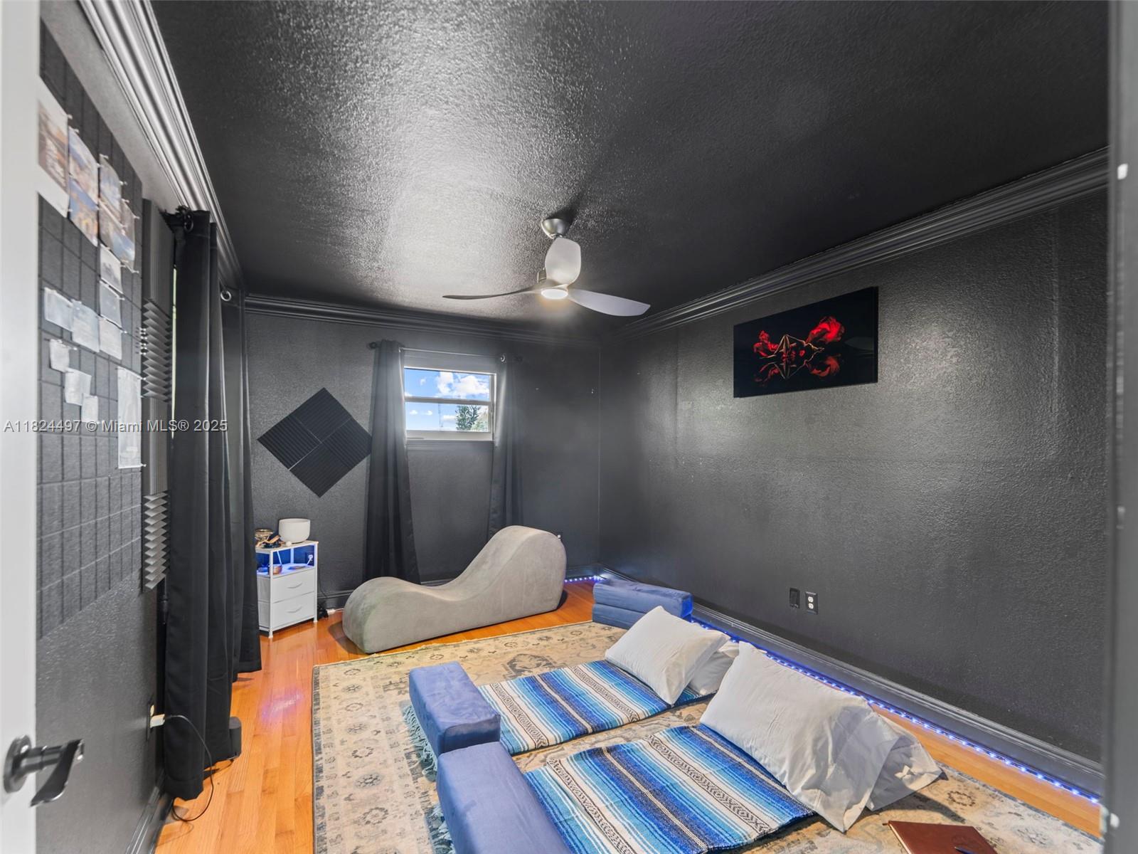 INTERNATIONAL GARDENS SEC - Residential