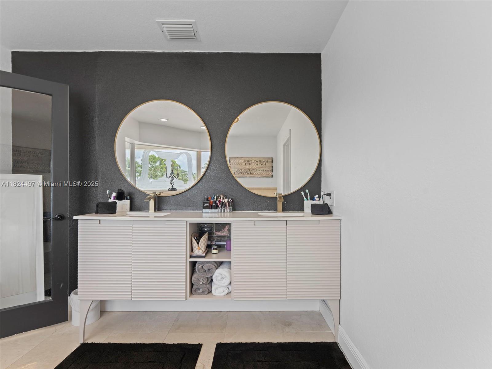 INTERNATIONAL GARDENS SEC - Residential