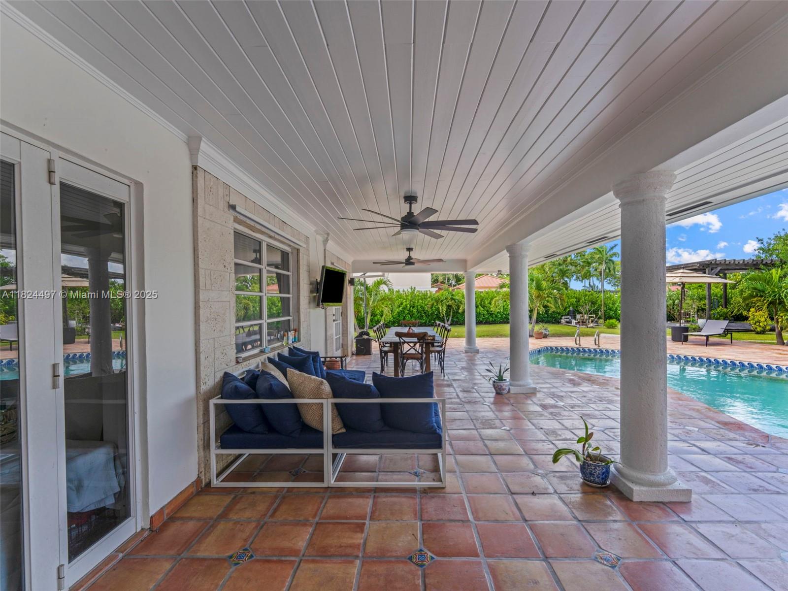 INTERNATIONAL GARDENS SEC - Residential