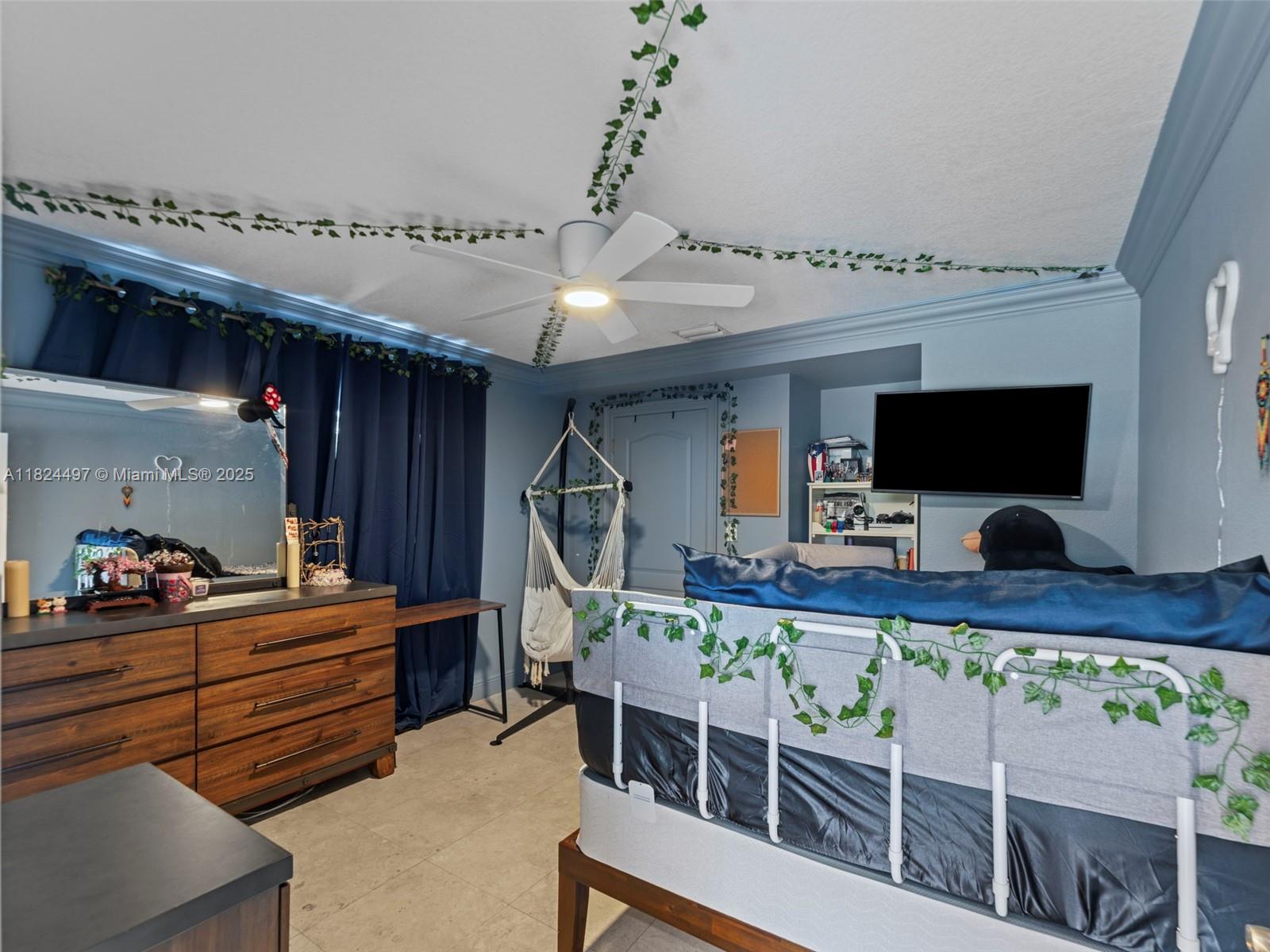 INTERNATIONAL GARDENS SEC - Residential