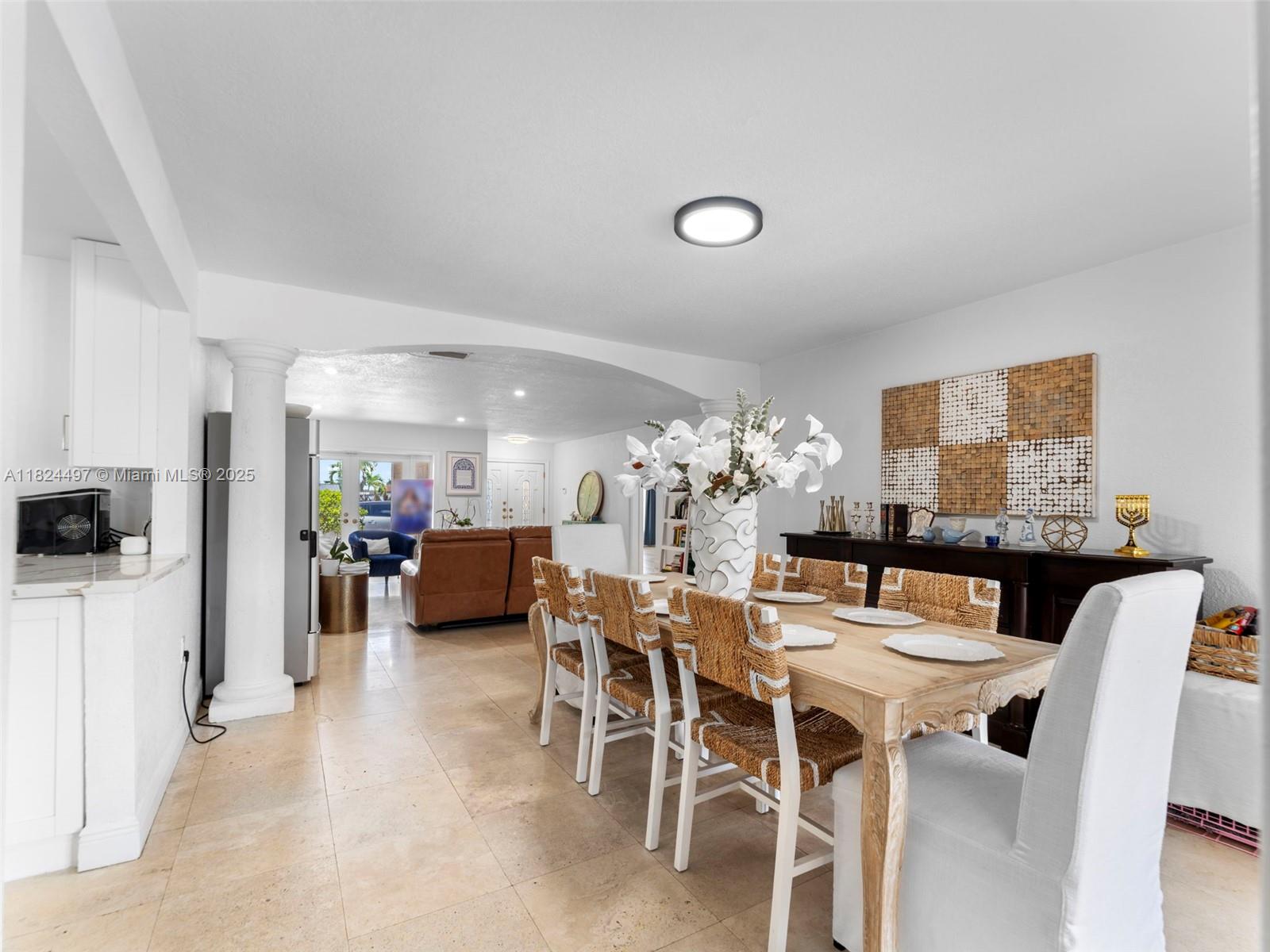 INTERNATIONAL GARDENS SEC - Residential