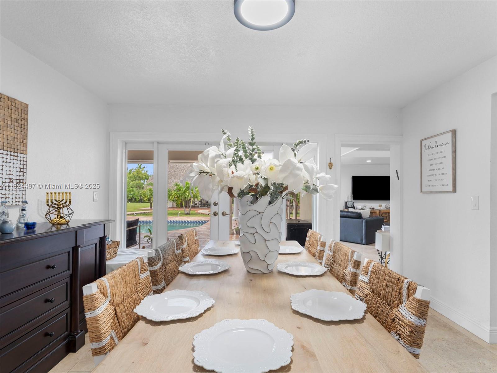 INTERNATIONAL GARDENS SEC - Residential